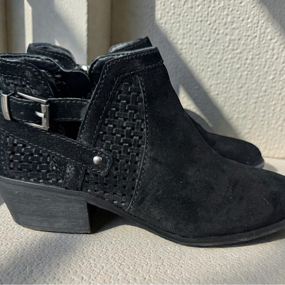 Vince Camuto Pamma Suede Buckle
Block Heel Booties size 7 women's black leather